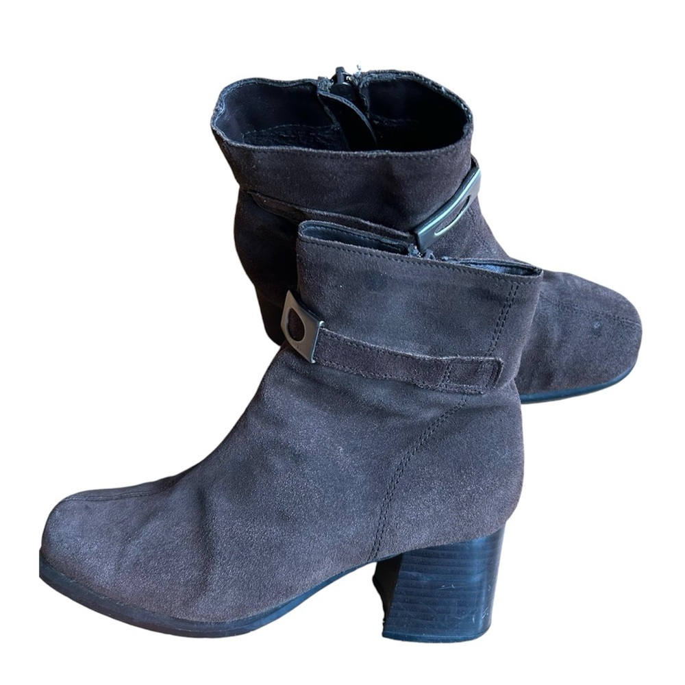 Vintage Y2k French suede brown block heeled leather boots with buckle